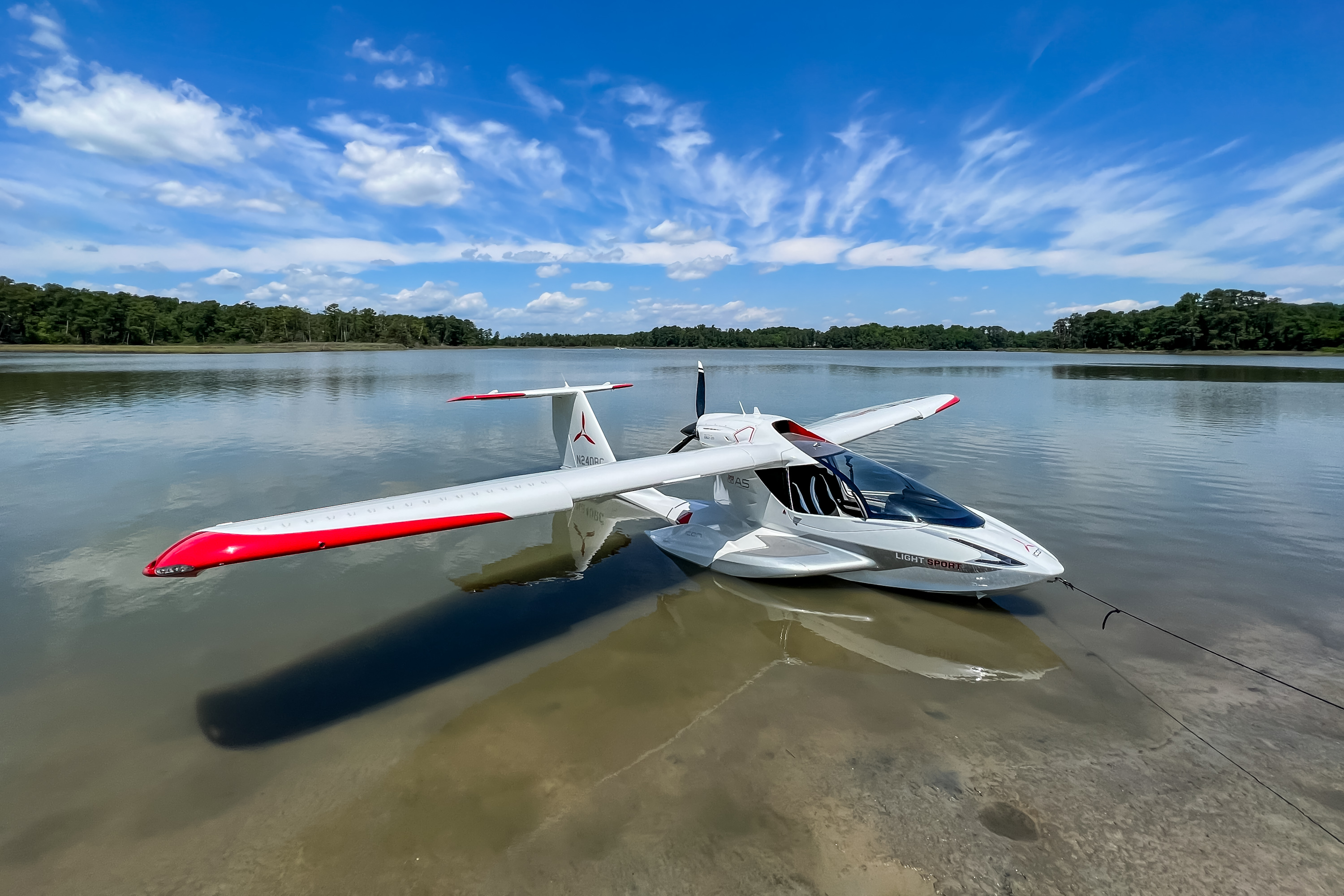 $173M in Debt: Amphibious Plane Company Files for Bankruptcy, Seeks Buyer