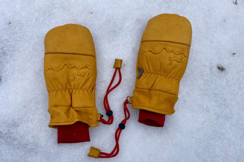 Give’r Frontier Mitten Review: A Surefire Waterproof & Coldproof Leather Mitt